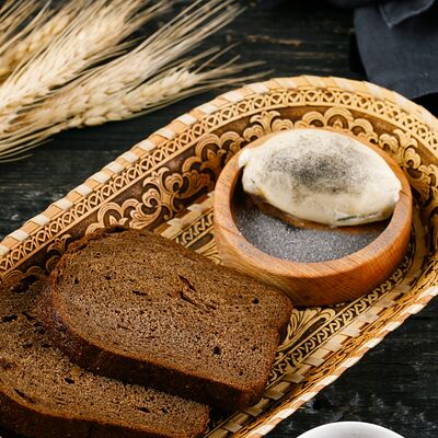 Хлеб с копченым маслицем и четверговой солью в Славянский базаръ по цене 250 ₽