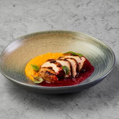 Индейка в маринаде с соусом из клюквы в Terra по цене 30 р.