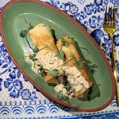 Блинчики с мясом и соусом из белых грибов в Барыня по цене 580 ₽