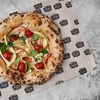 Неаполитанская пицца с дикой креветкой в Luka Pizza по цене 610