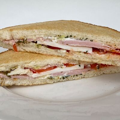 Сэндвич с ветчиной в Самовар на Минусинской по цене 283 ₽