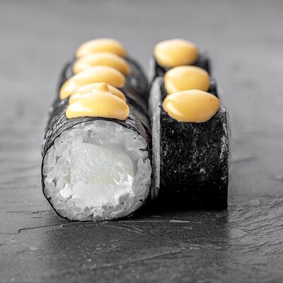 Ролл с гребешком и сливочным сыром в Хочука по цене 520 ₽