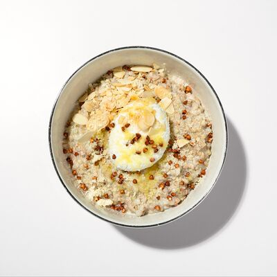 Гречневая каша с пармезаном и пашот в Jijoo по цене 390 ₽