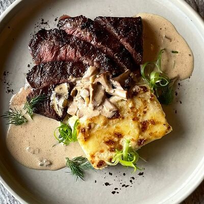 Стейк мачете с лисичками и картофельным гротеном в Double по цене 1390