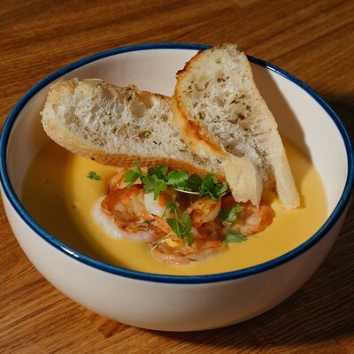 Сырный крем-суп с креветками в Cream Soda по цене 560 ₽