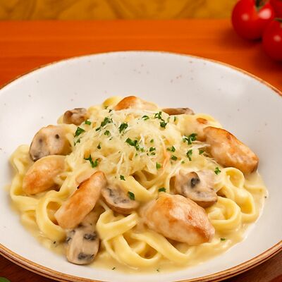 Паста с курицей и грибами в Птичья личность по цене 555 ₽