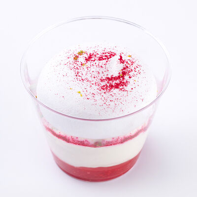 Клубничное облако в Udcкафе Upside Down Cake по цене 440 ₽