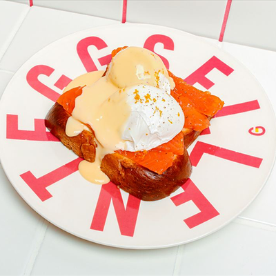 Трюфельно-апельсиновый бенедикт в Eggsellent по цене 790 ₽