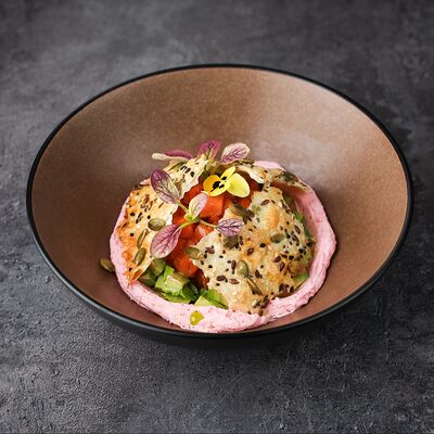 Тартар из форели с авокадо и соусом Унаги в Эндорфин по цене 910 ₽