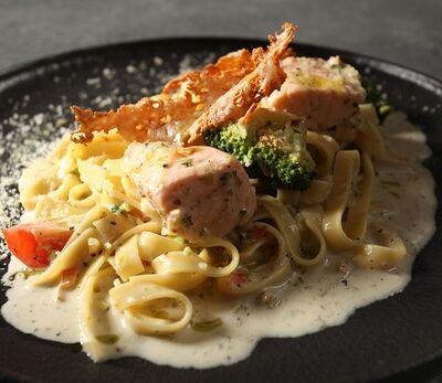 Паста с лососем и брокколи в Качели по цене 590 ₽