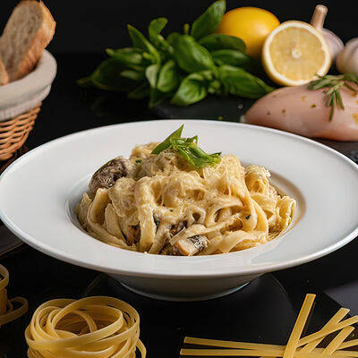 Паста с курицей и грибами в Тесоро по цене 640 ₽