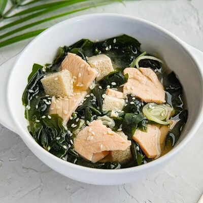 Мисо суп с лососем в Суши-бар Тунец по цене 371 ₽