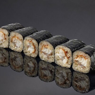 Ролл с копченым угрем в Bluefin по цене 800 ₽