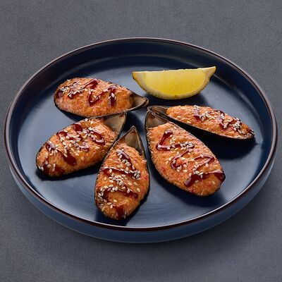 Мидии запеченные острыев Нагамаки по цене 650 ₽