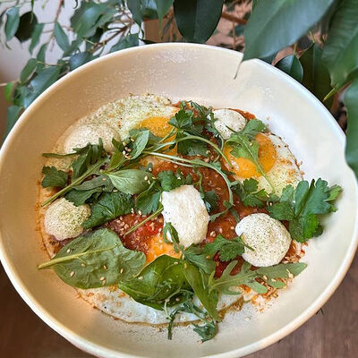 Шакшука с печеными овощами и муссом из феты в Городское кафе N31 по цене 761 ₽