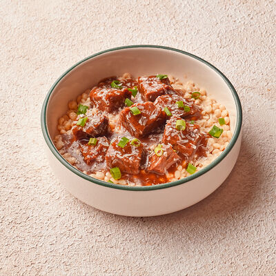 Томленая говядина с птитимом в Хачапури Выпечка и Вино по цене 720 ₽