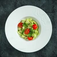 Феттуччине с лососем в сливочном соусе с песто в Остерия Il Massimo