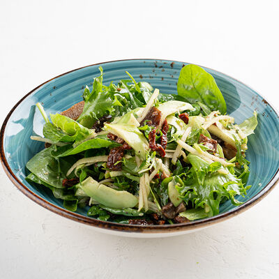 Салат большой зеленый в На берегу по цене 750 ₽