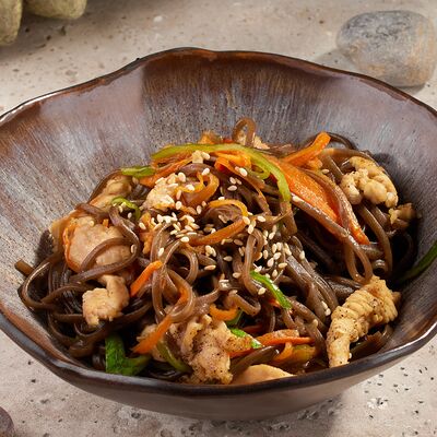 Лапша Удон соба с овощами в Паназия & Суши-рум по цене 240 ₽