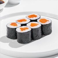 Маки ролл с лососем в SeabasSushi