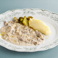 Бефстроганов с белыми грибами в Терраса