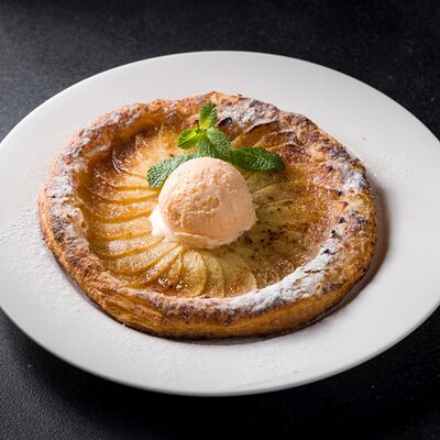 Пирог яблочный в Шале Берёзка по цене 790 ₽