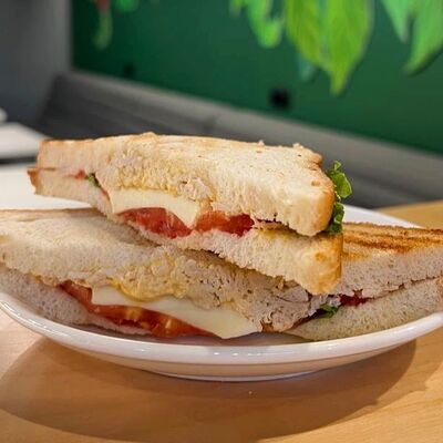 Сэндвич с курицей в Green Green по цене 270 ₽