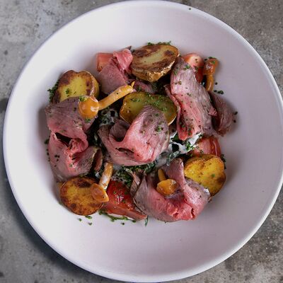 Салат с ростбифом и опятами в ЗоЗо по цене 555 ₽