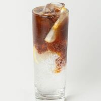 Холодный кофе Эспрессо тоник Grand в Surf Coffee x Sababa