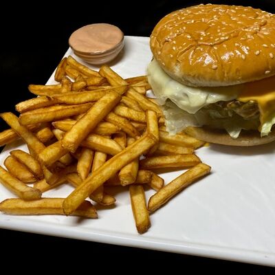 Бургер Сырный беспредел в Суши-бар Тунец по цене 790 ₽