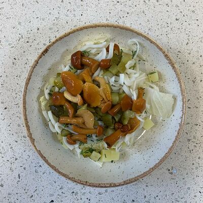 Салат с кальмарами и грибами в Кофеин по цене 350