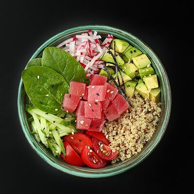 Поке с тунцом в RollWok club Азиатская кухня по цене 649 ₽
