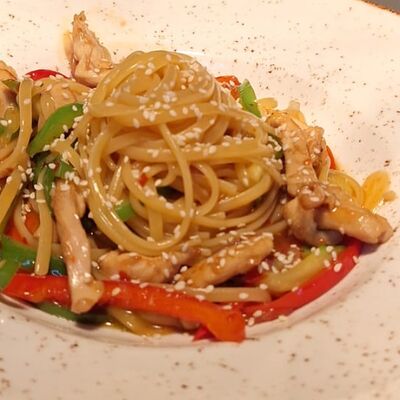 Лингвини с курицей и овощамив Объект по цене 553 ₽