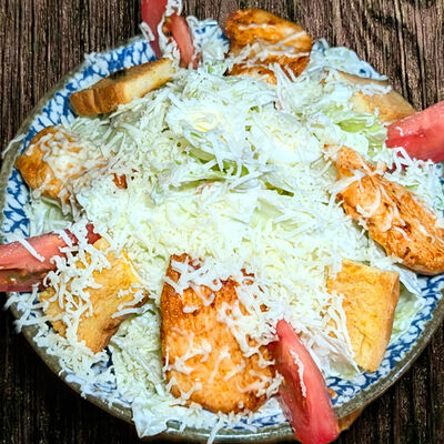 Салат Цезарь с курицей в Царские пироги по цене 590 ₽