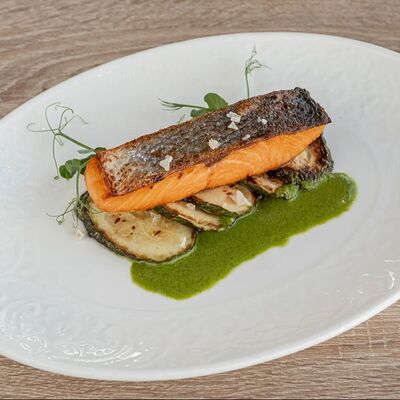 Лосось с цукини и луковым песто в Эрато по цене 1750 ₽