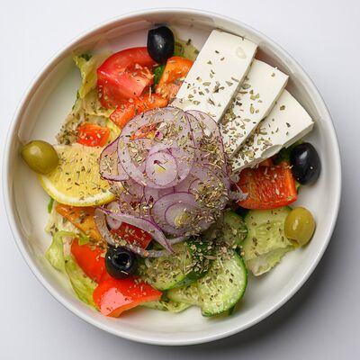 Овощной с оливками и фетойв Bronze lion по цене 560 ₽