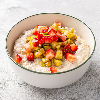 Каша овсяная с яблоком и клубникой в Шоколадница по цене 310 ₽