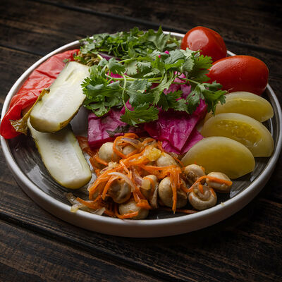 Овощи домашнего засола в LuckyDze по цене 980 ₽