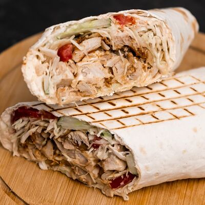 Шаурма с курицей в Марсель по цене 380 ₽