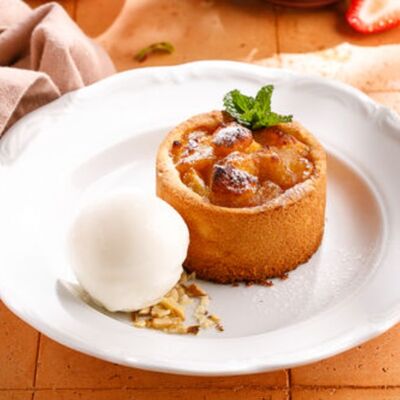 Теплый яблочный пирогв Баклажан в ТЦ 