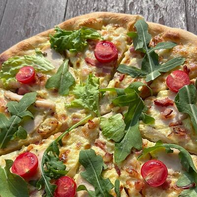 Пицца курица с беконом в Старый город по цене 580