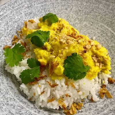 Д* Цыпленок карри в ЭлеКафе по цене 520 ₽