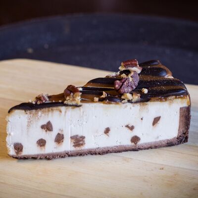 Чизкейк с шоколадом и орехом пекан в Шикэ по цене 345 ₽