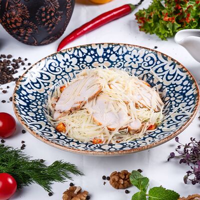 Салат Цезарь с курицей в Тамада по цене 550 ₽