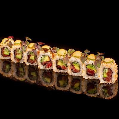 Ролл Чили магуро в Yo! curry & sushi по цене 810 ₽