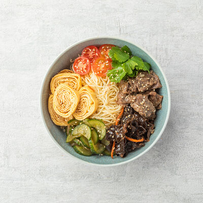 Кукси холодный с говядиной в OMO Korean Food по цене 810 ₽