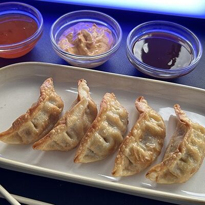 Блюдо №77 Гёдзе со свининой в Капэ по цене 335 ₽