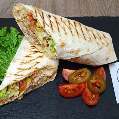 Шаурма с курицей большая в Жарко вкусно по цене 400 ₽