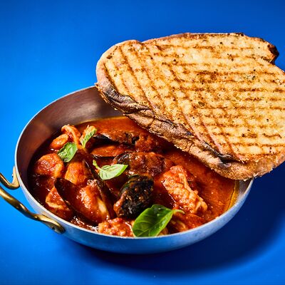 Соте из морепродуктов в Mates Bistro по цене 1100 ₽