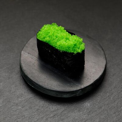Спайси суши с тобико в Yuzawa Sushi по цене 170 ₽